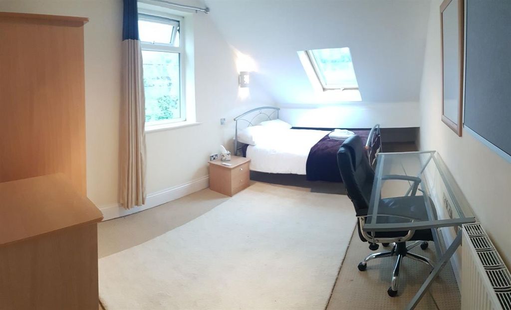 Property photo 2 of 14 Bright And Spacious Master Bedroom Featuring A Com...