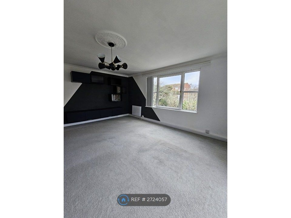 Property photo 3 of 10 Lounge