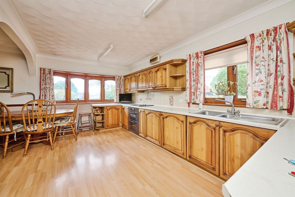 Property photo 2 of 18