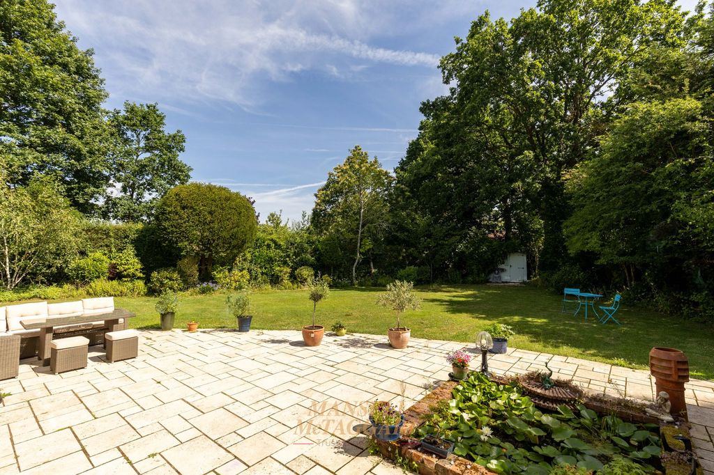 Property photo 2 of 33