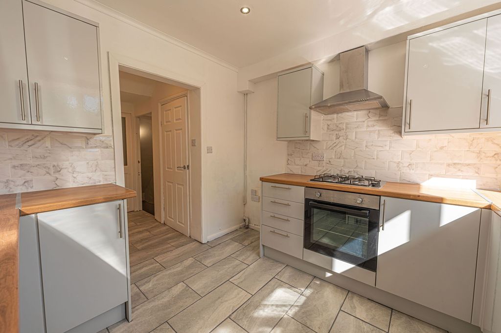 Property photo 2 of 33