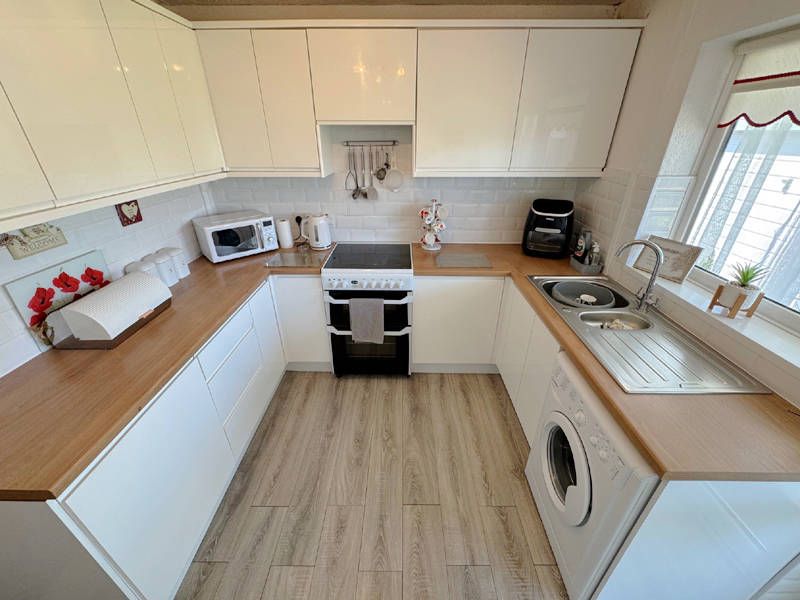 Property photo 2 of 25 Kitchen