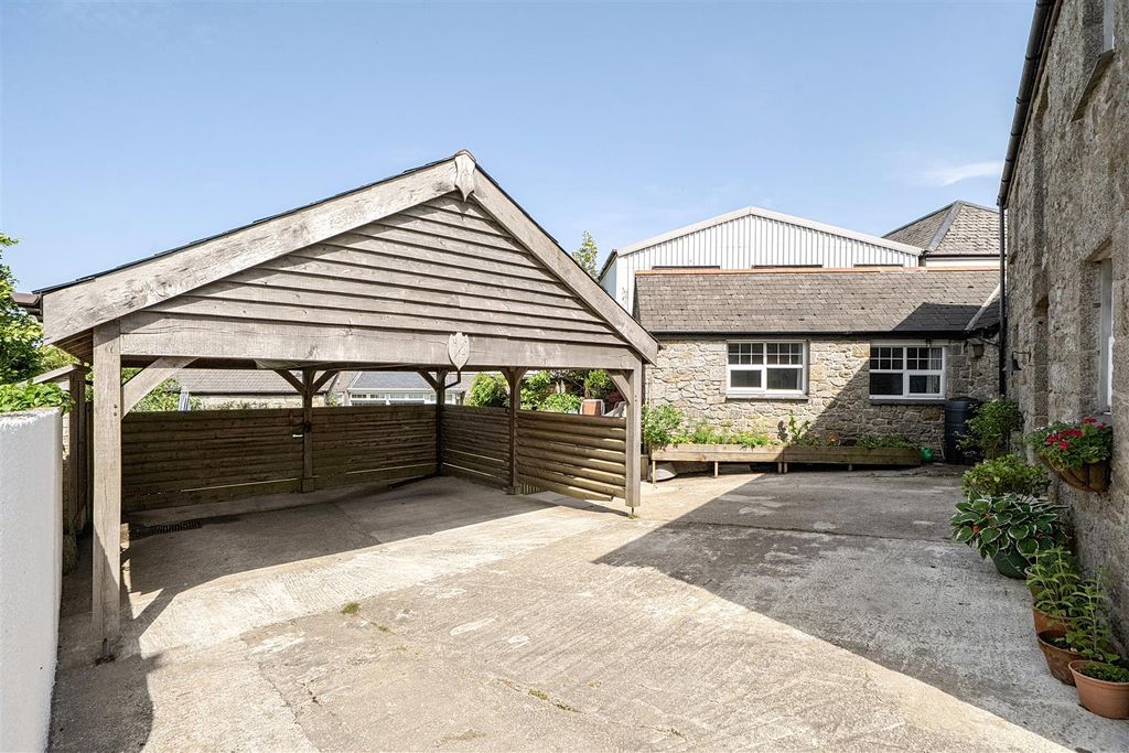 Property photo 2 of 26