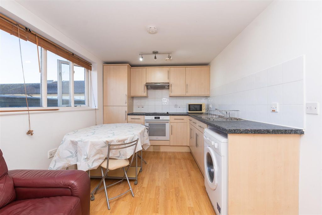 Property photo 3 of 18 43-Midland-Mews-Bs2-0Pl-3.Jpg