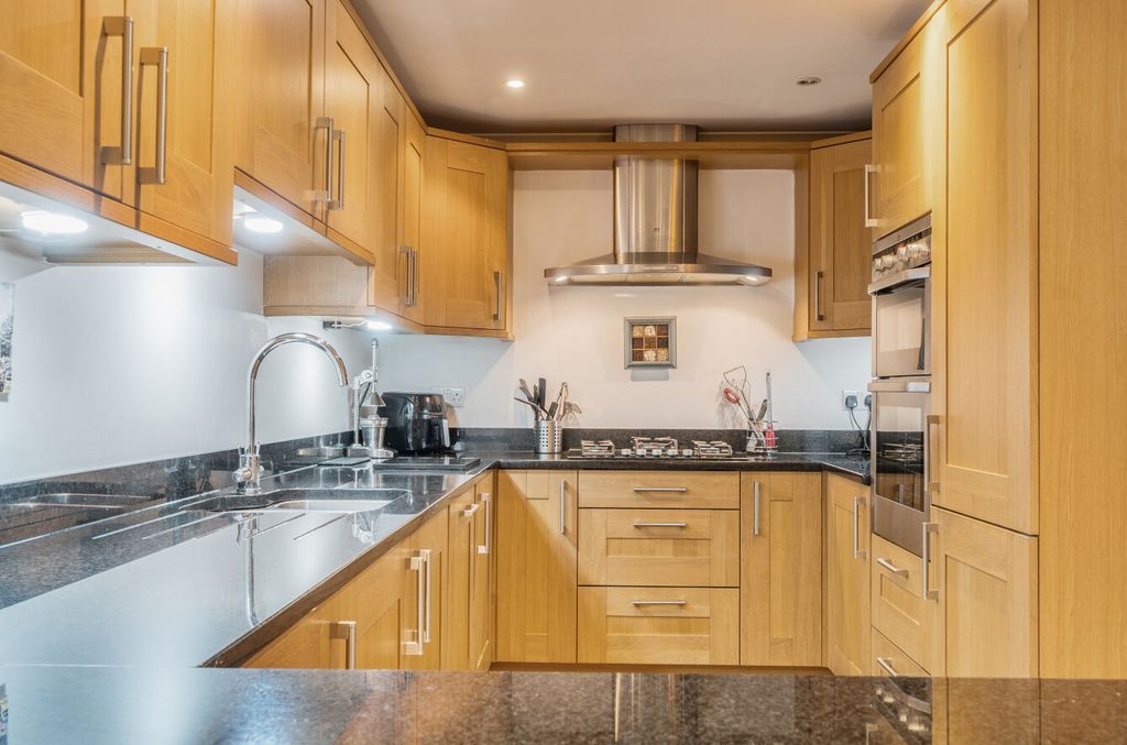 Property photo 3 of 34 Kitchen