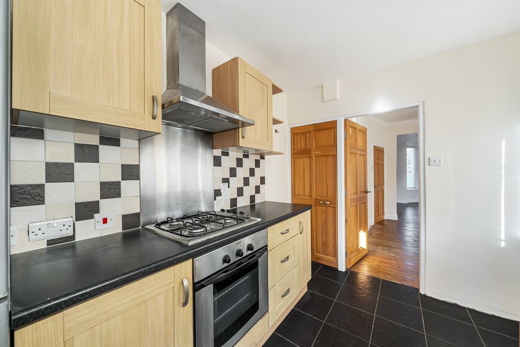 Property photo 3 of 9 Kitchen