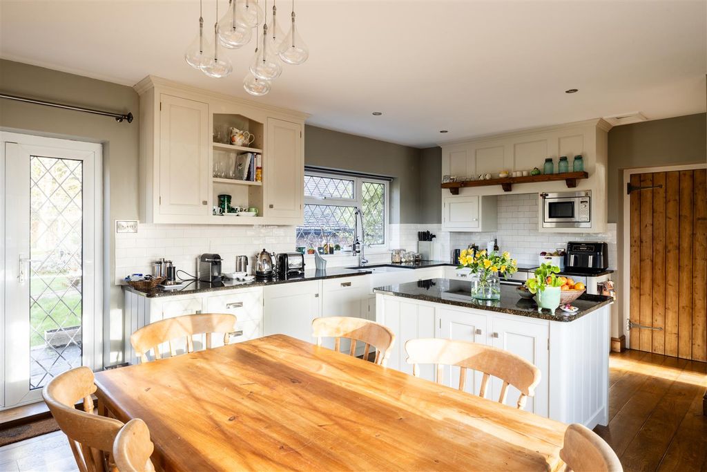 Property photo 3 of 29