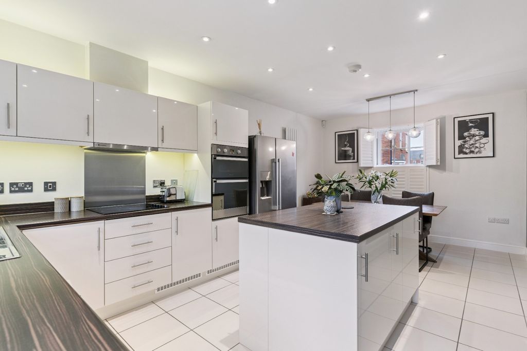 Property photo 2 of 22 4819191