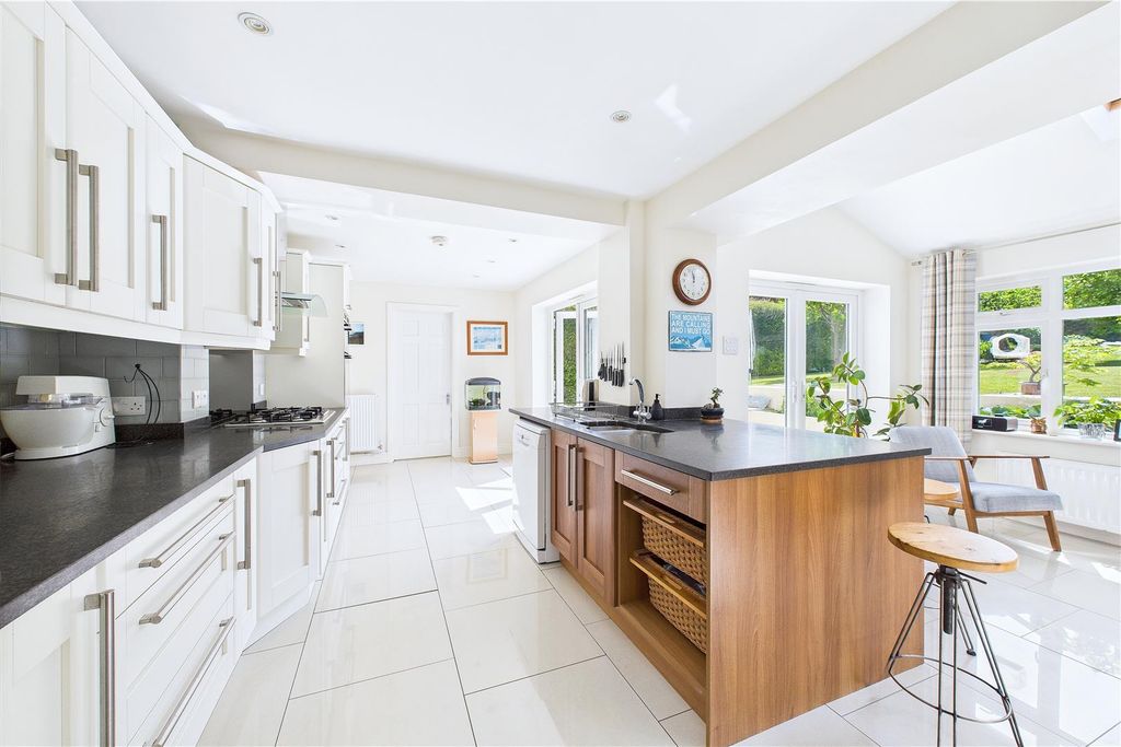 Property photo 2 of 26