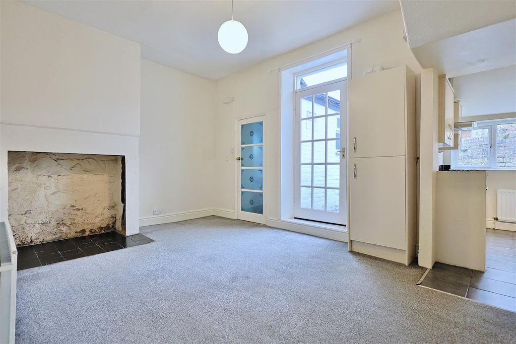 Property photo 1 of 14 7Faf2Bac-Ffdb-4F1E-B5D9-E9498538B56D_1_201_A.Jpeg