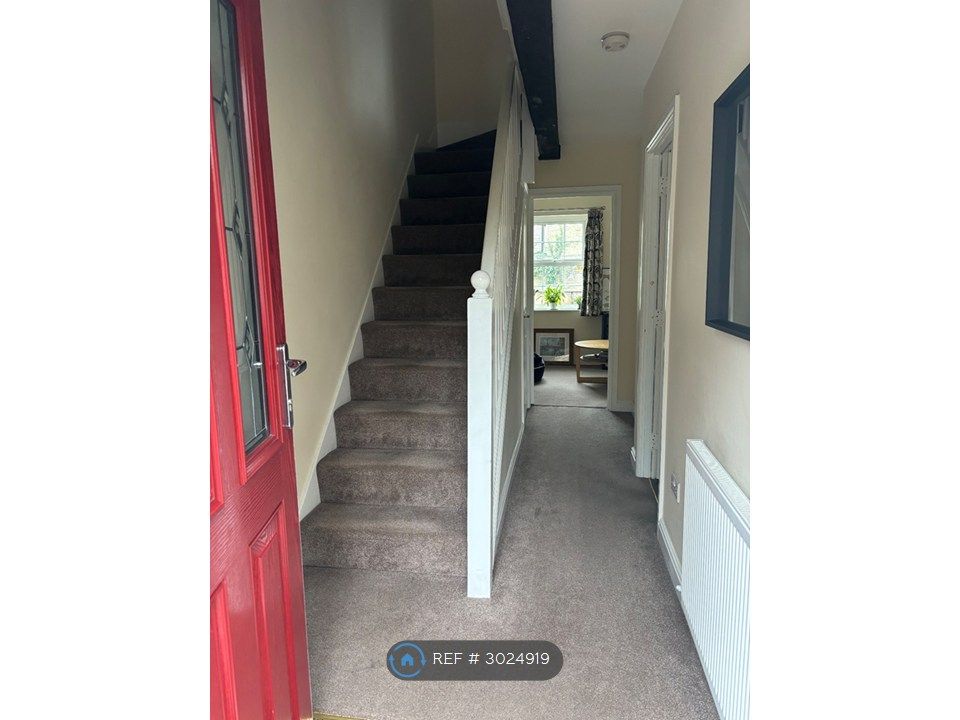 Property photo 2 of 7 Entrance Hall