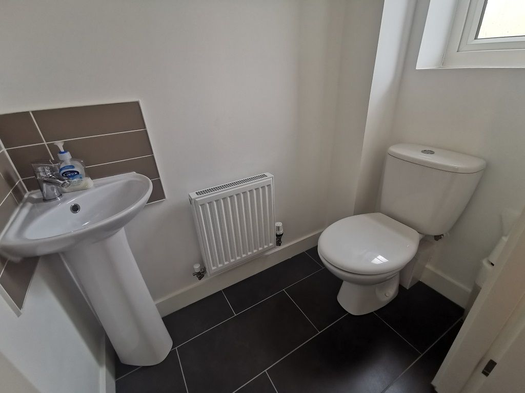 Property photo 3 of 12 Cloakroom