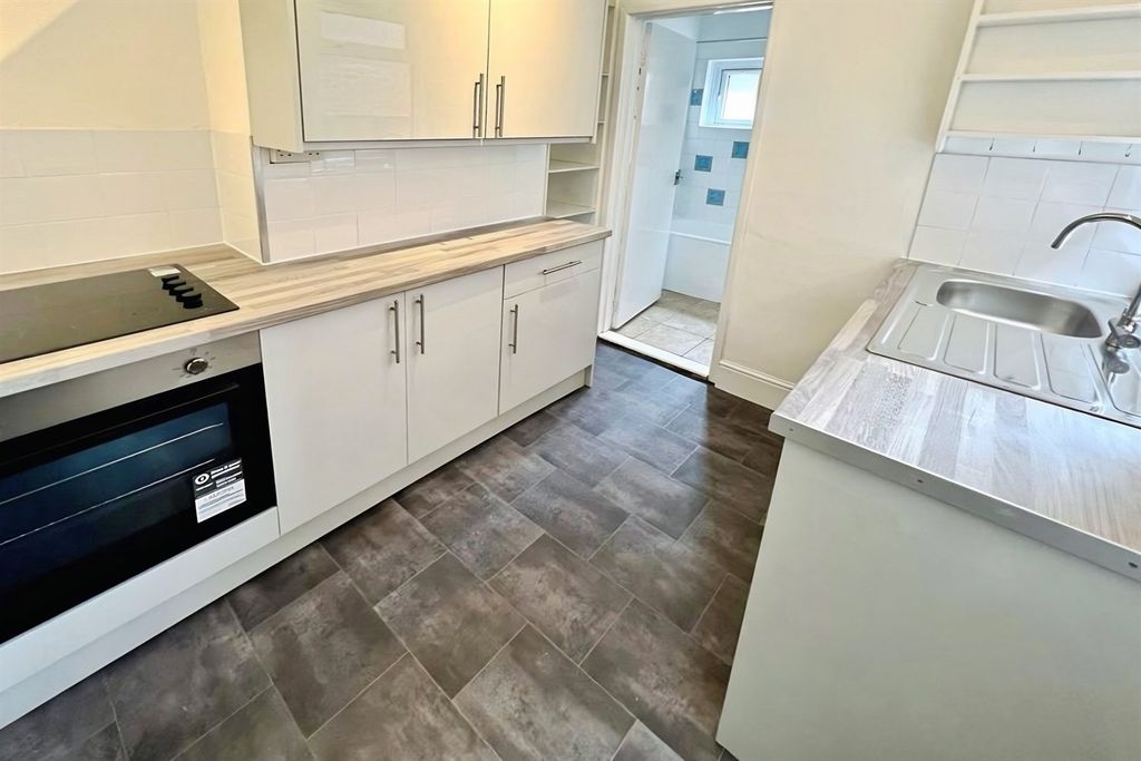 Property photo 2 of 10 (Thumbnail)