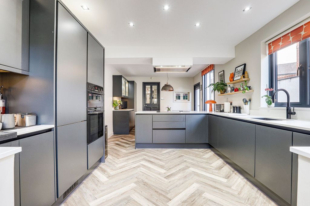 Property photo 3 of 30