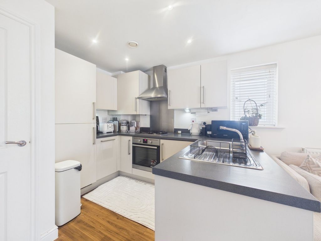 Property photo 2 of 10 Kitchen