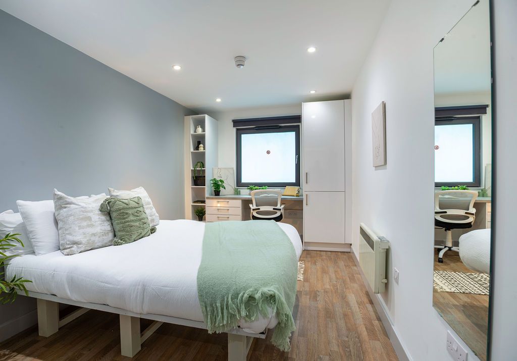 Property photo 2 of 20 Premium-En-Suite-6.Jpg