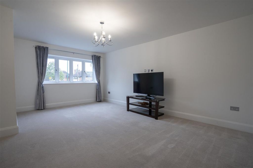 Property photo 2 of 33