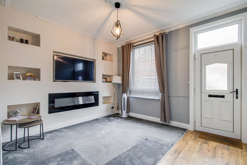 Property photo 1 of 9 Living Room