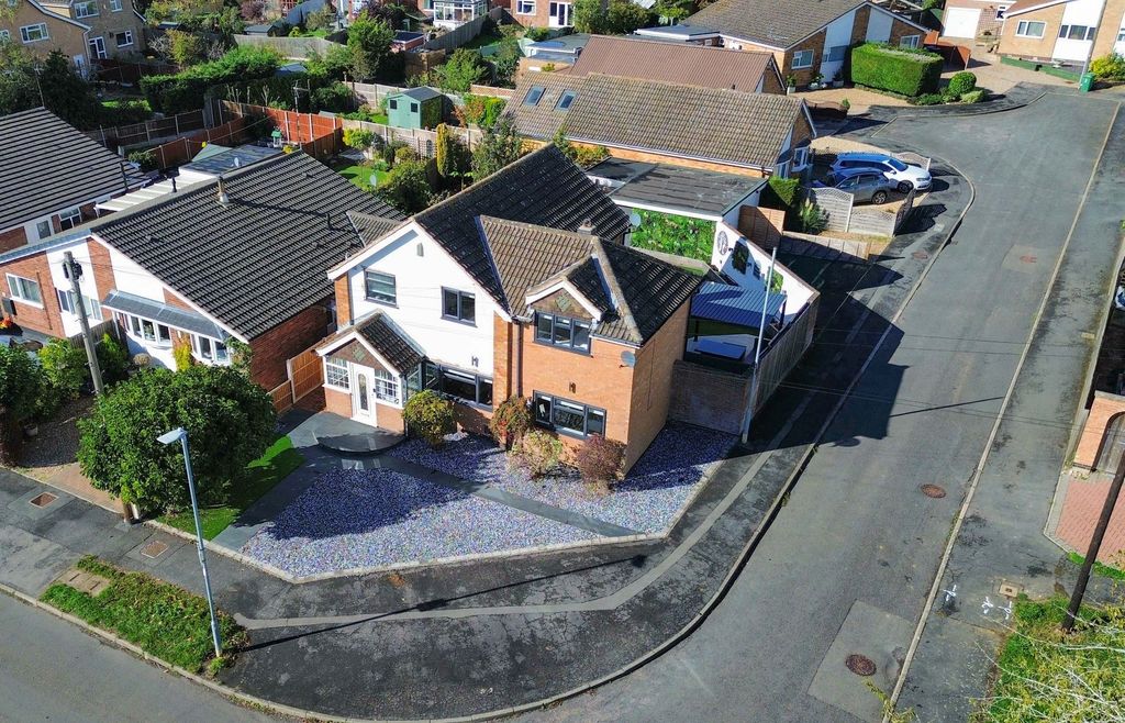 Property photo 1 of 43