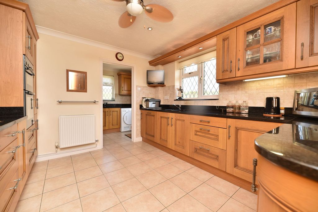 Property photo 2 of 25