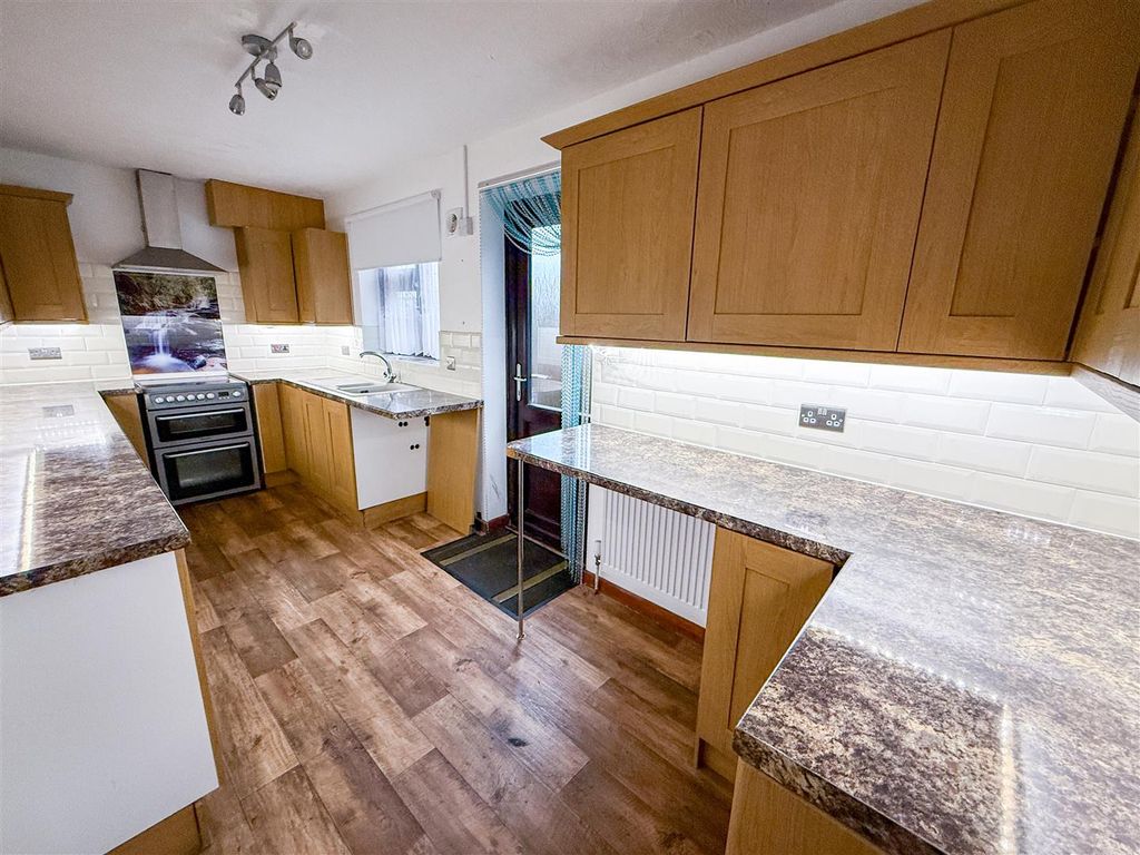 Property photo 2 of 14 Kitchen