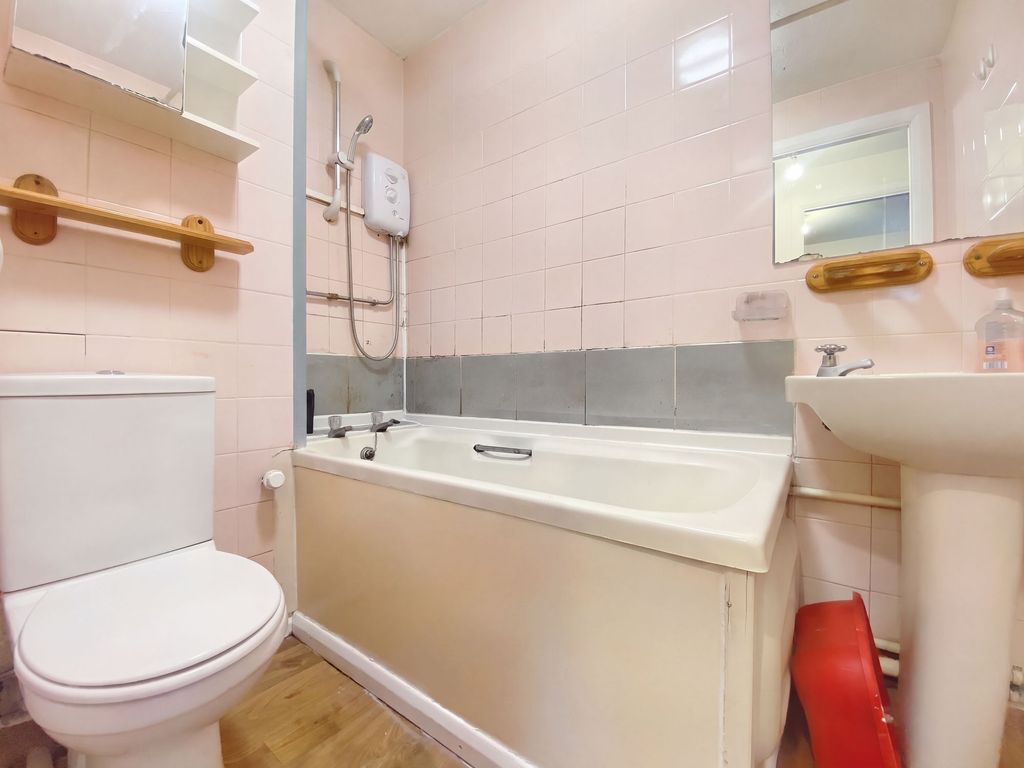 Property photo 3 of 5