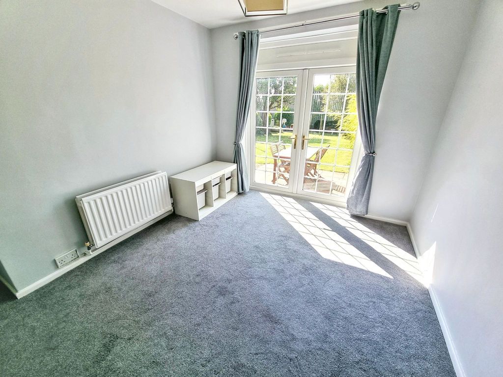 Property photo 3 of 12 Photo 8