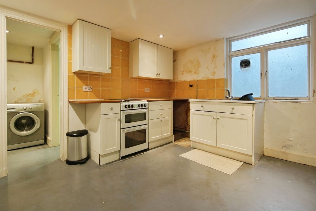 Property photo 3 of 18