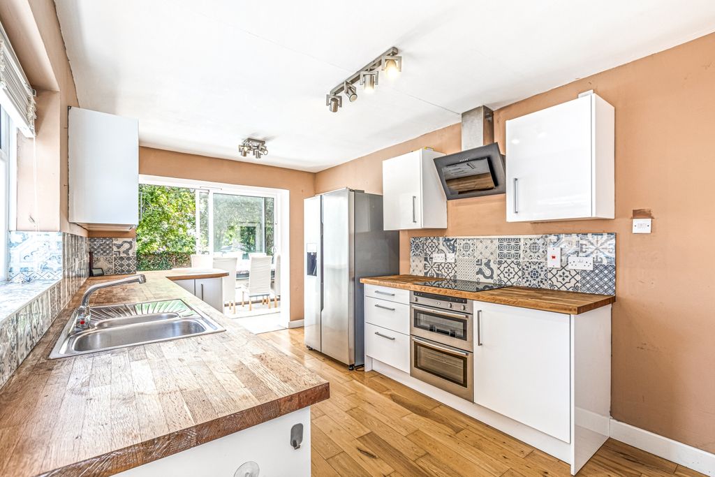 Property photo 2 of 16 Kitchen