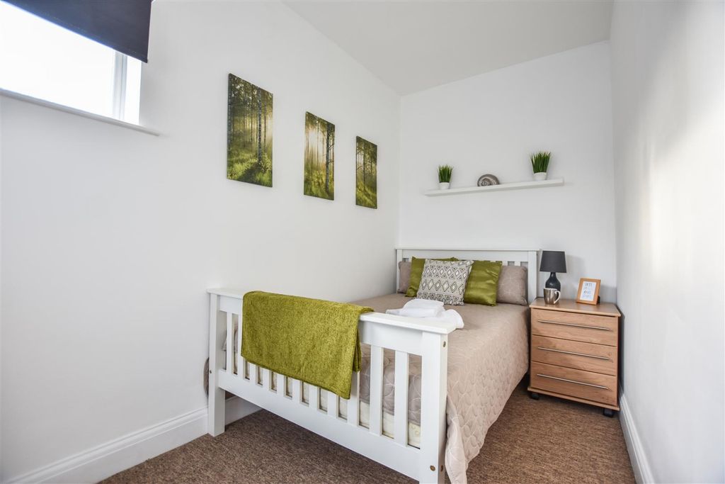 Property photo 1 of 16 4028670