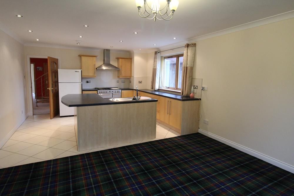 Property photo 3 of 11 Kitchen − Use