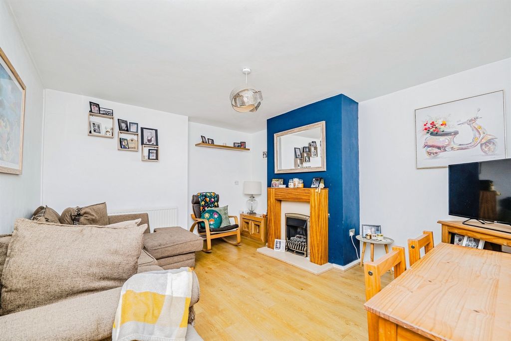 Property photo 3 of 16
