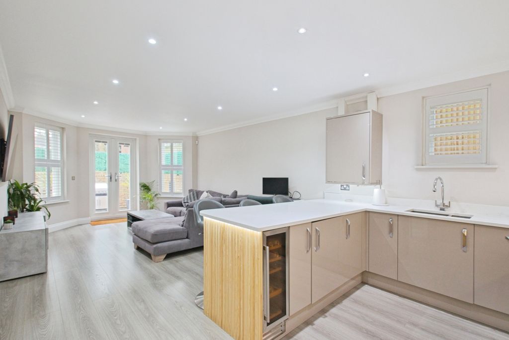 Property photo 1 of 19 Img_3931