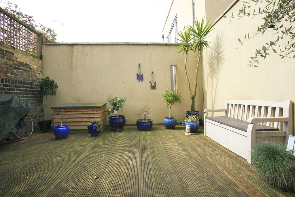 Property photo 2 of 7