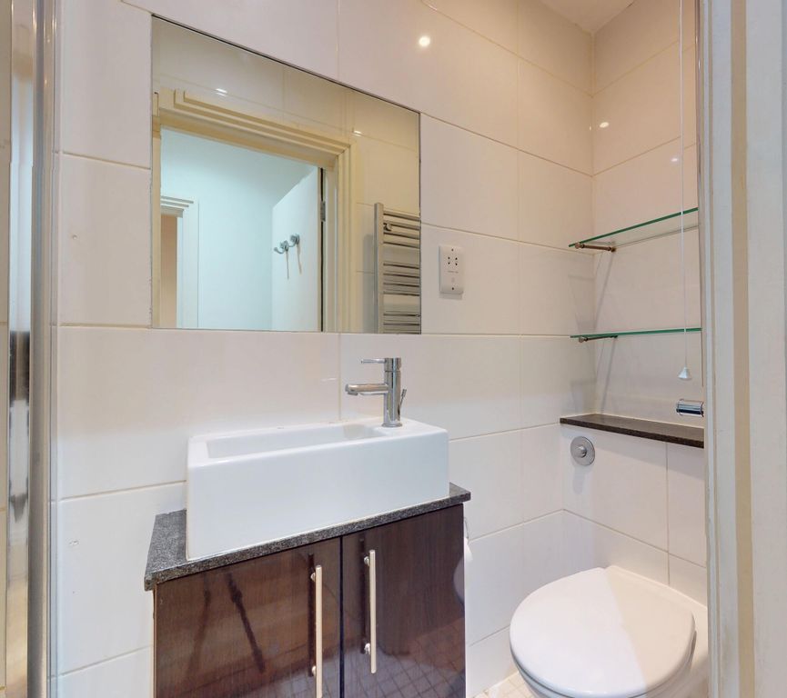 Property photo 3 of 9 Bathroom