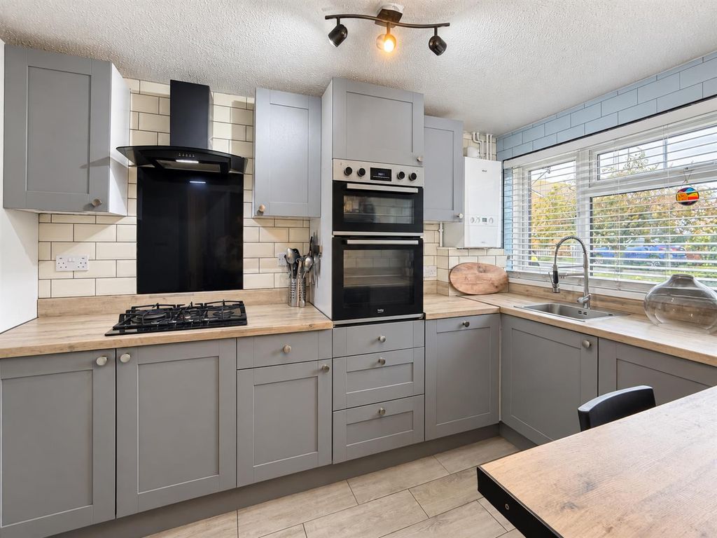 Property photo 2 of 18 52Cb92E2-F014-4D17-A4Ca-5941E03Ae04E.Png