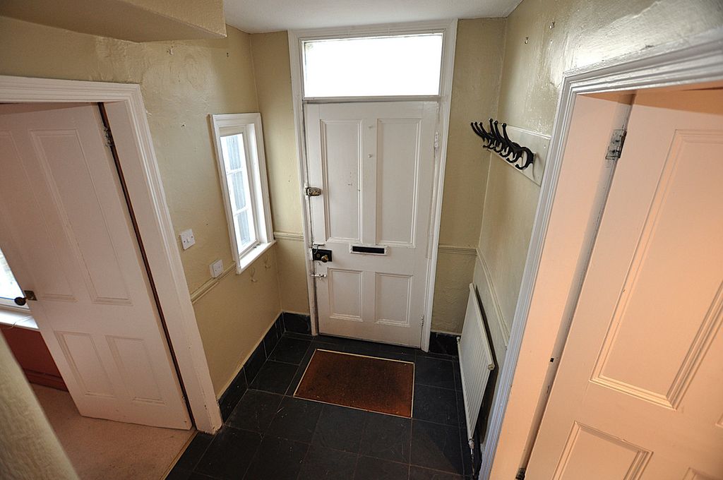 Property photo 3 of 33