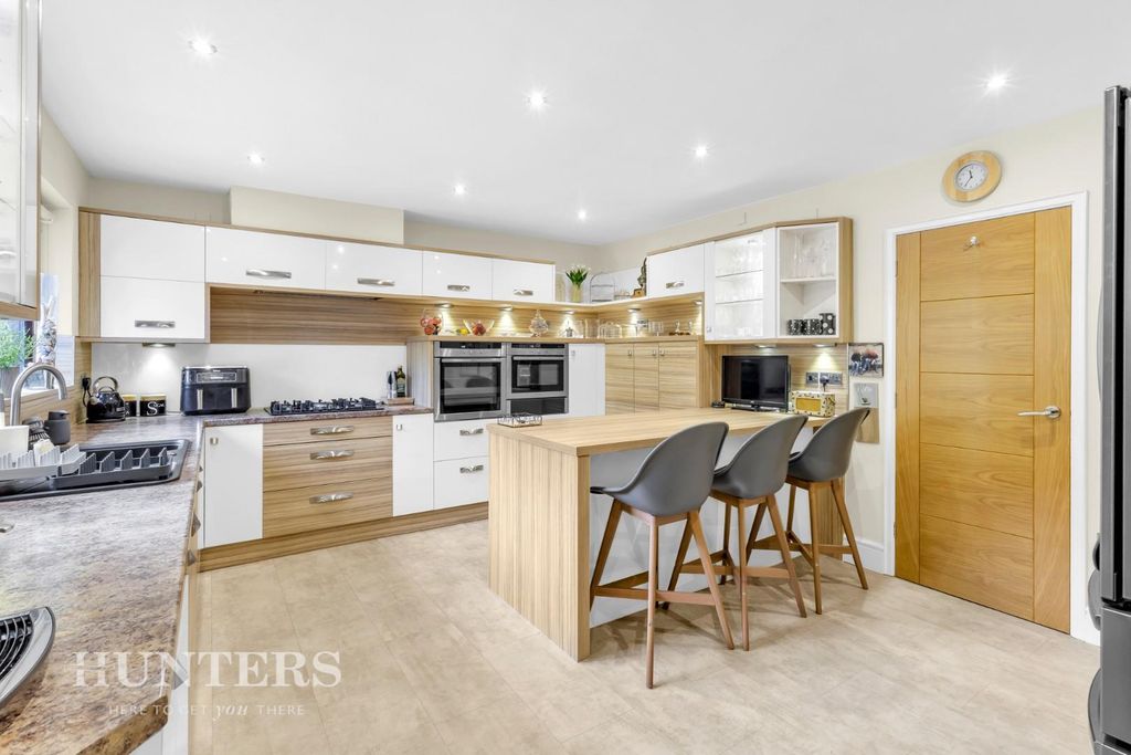 Property photo 2 of 48 Breakfast Kitchen
