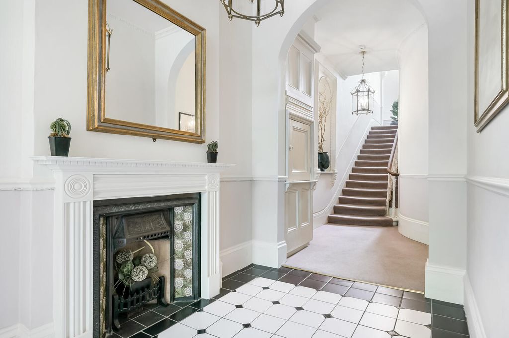 Property photo 2 of 20 Hallway