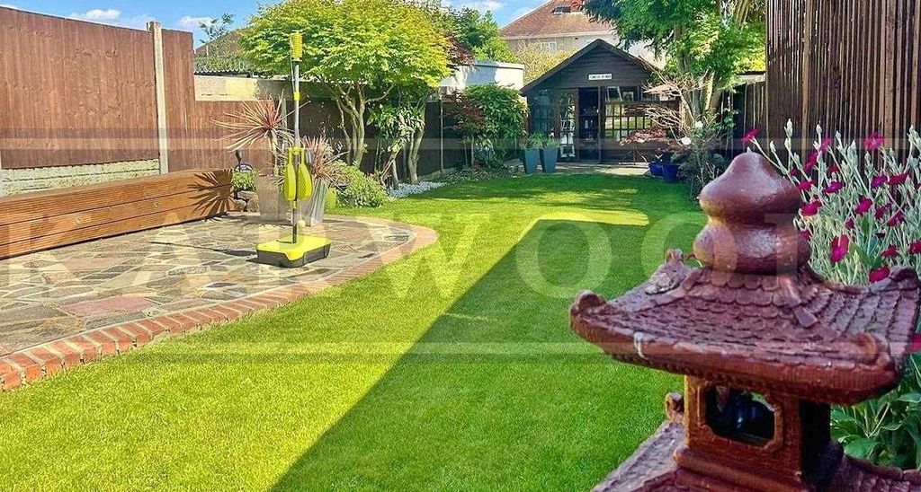 Additional image 27 of 4 bed semi-detached house for saleKingshill Avenue, Hayes UB4