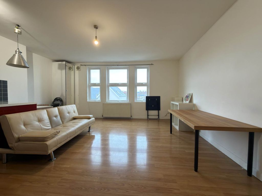 Property photo 3 of 7