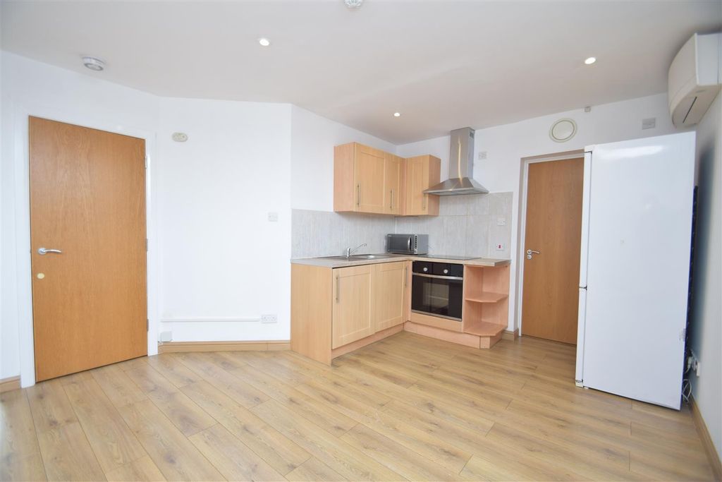 Property photo 1 of 5 Studio