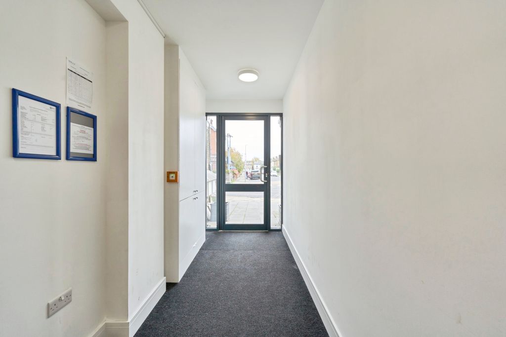 Property photo 3 of 16 Entrance Hallway