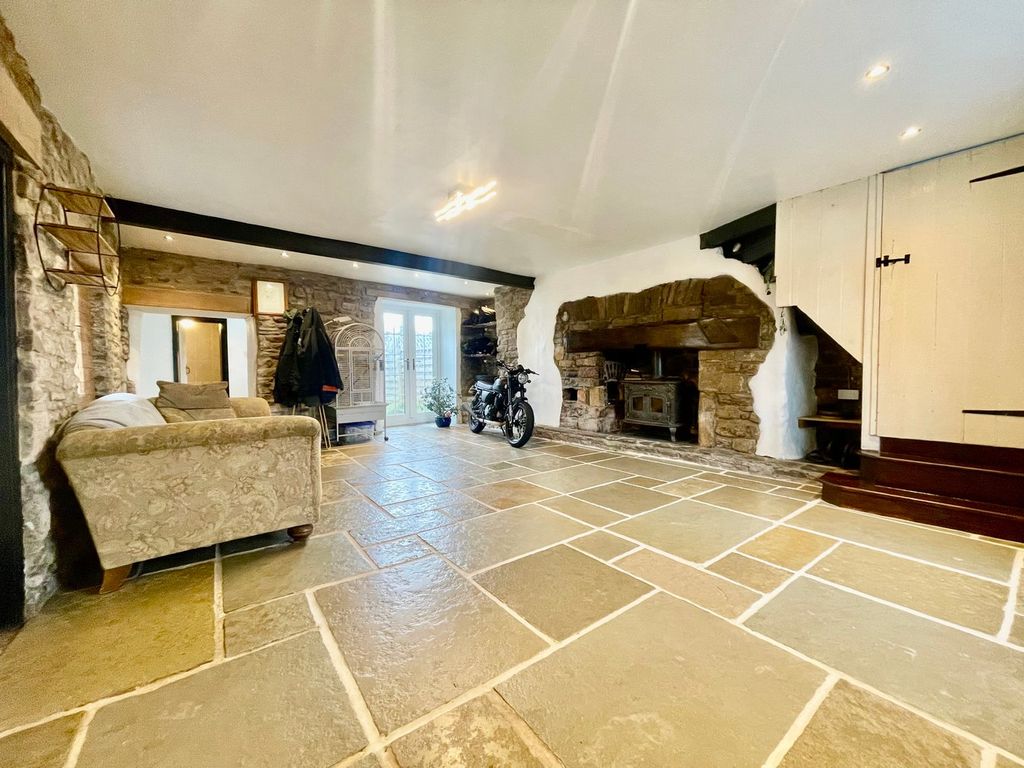 Property photo 3 of 16