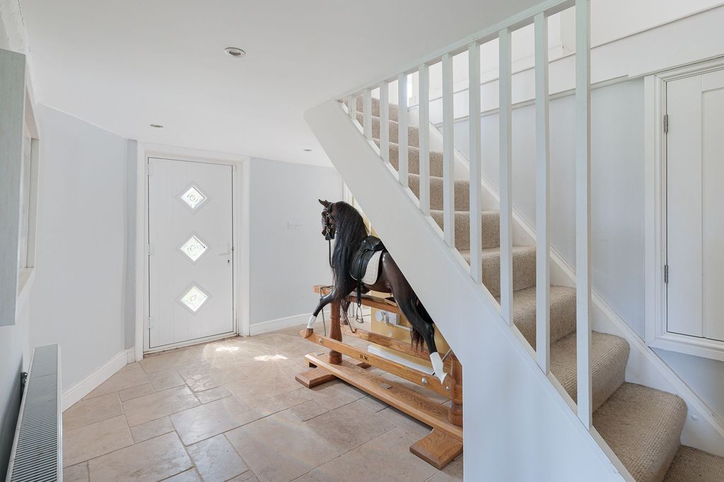 Property photo 3 of 27