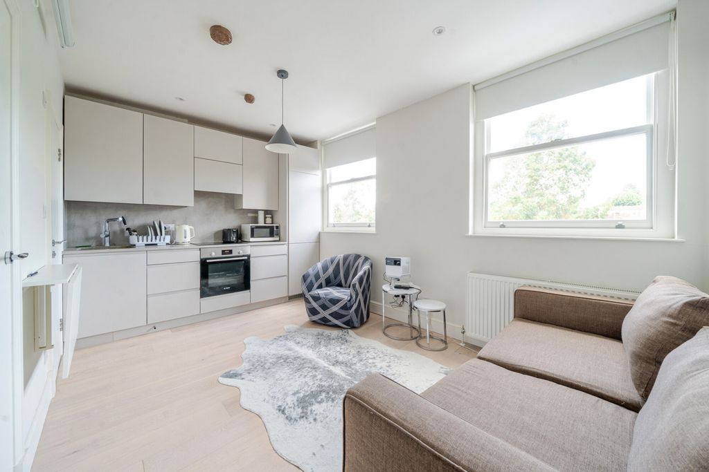 Property photo 2 of 8 1316962-8-685d3d5...