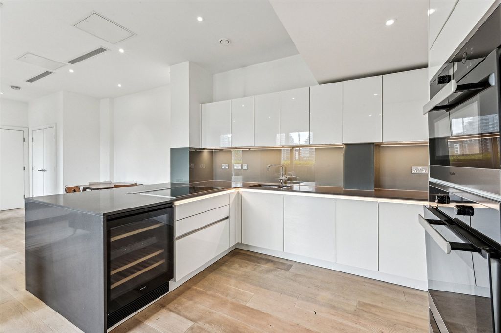 Property photo 2 of 17 Kitchen