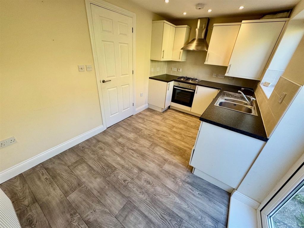 Property photo 2 of 12 Kitchen 2.Jpg