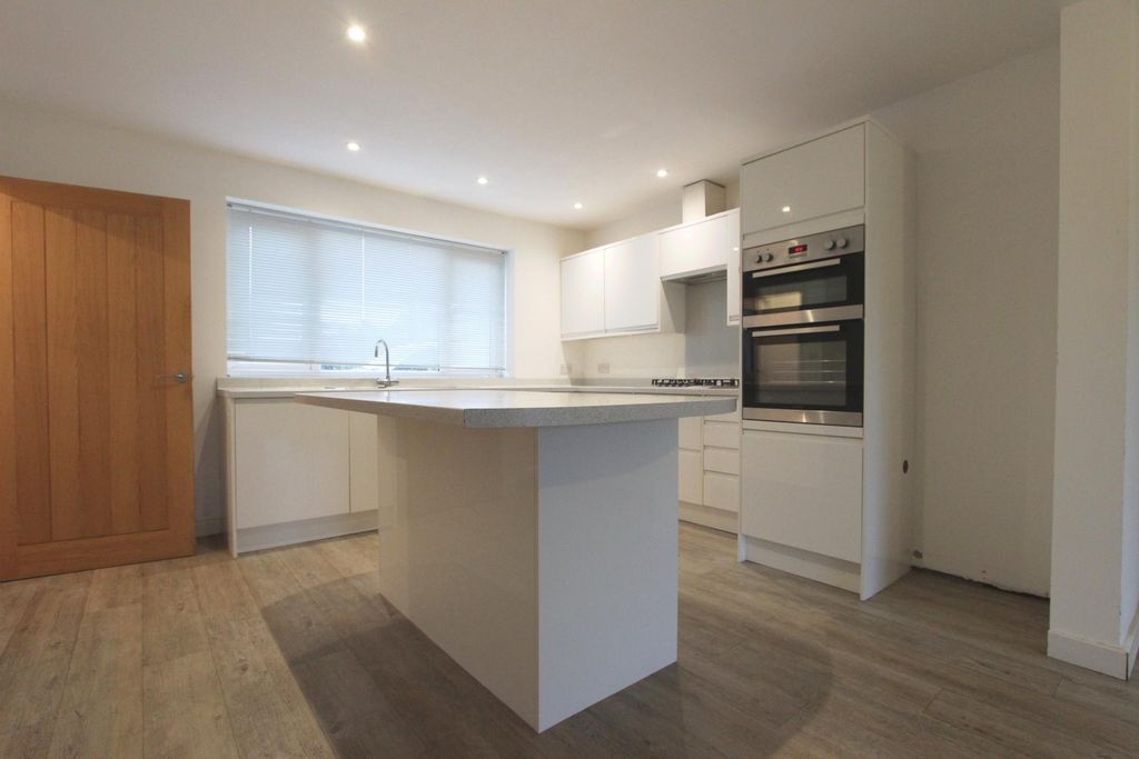 Property photo 3 of 11 Photo 4