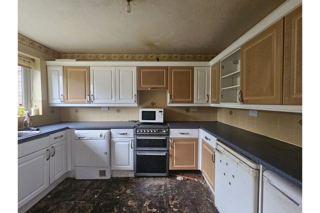 Property photo 2 of 29